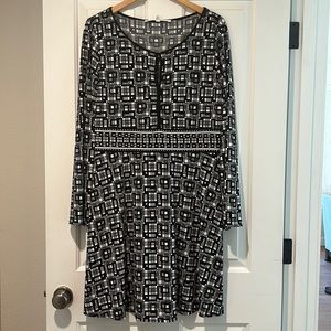 NWT Max Studio Black and White Patterned Dress with Keyhole
